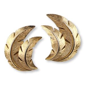 Trifari Earrings Gold Excellent Vintage Gold Tone Clip-On Leaf Earrings